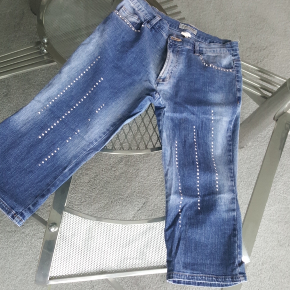Loves jean capris. Youth 16.